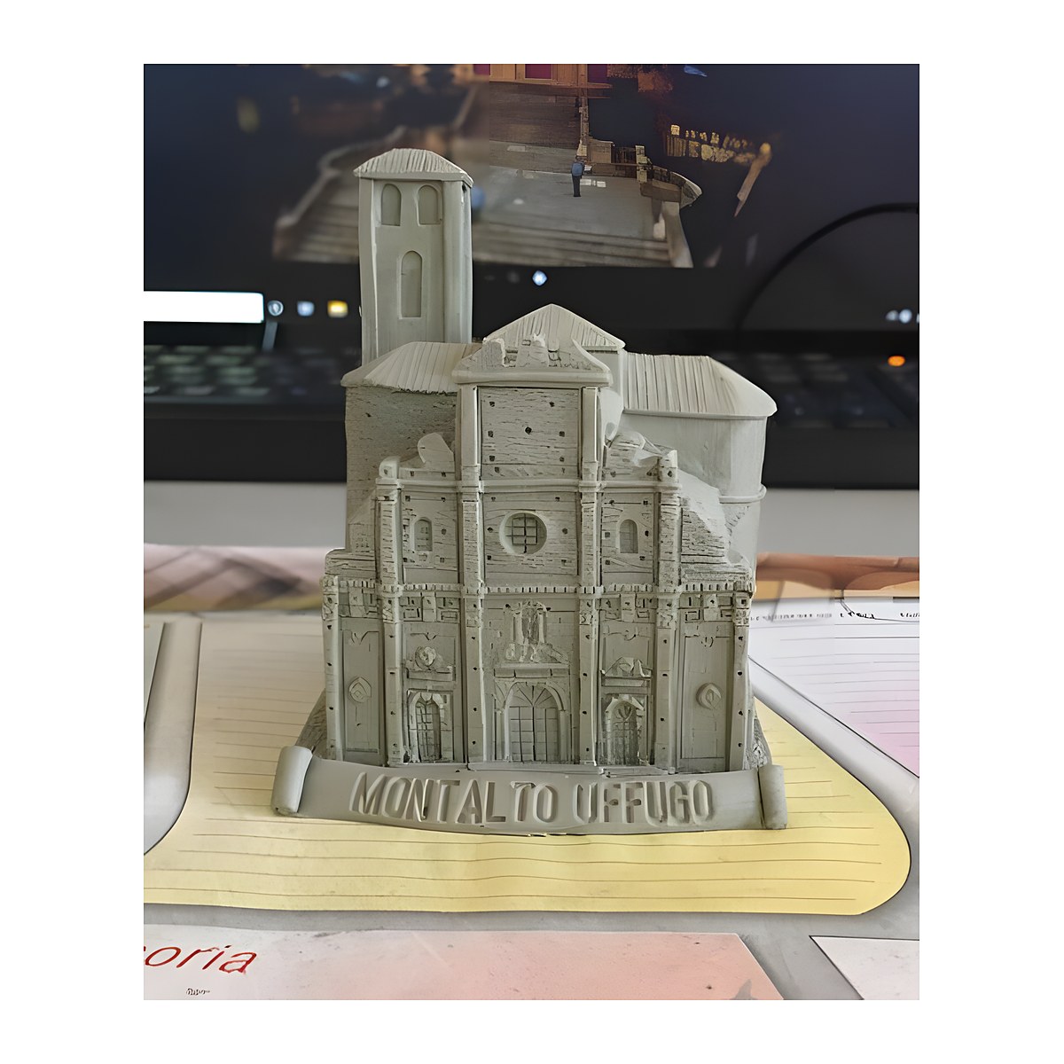 Miniature di monumenti in resina - immagine 28